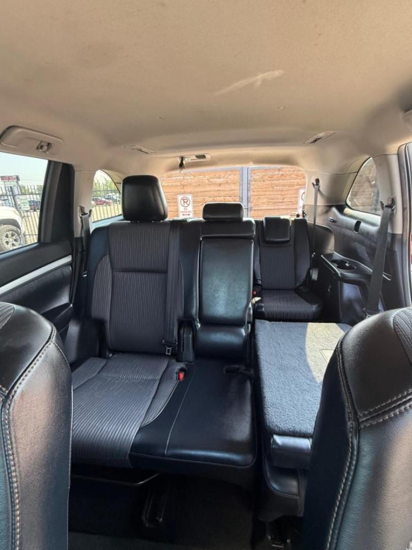 2019 Red Toyota Highlander (5TDZZRFHXKS) with an 3.5L V-6 port/direct injection engine, located at 2401 E Main St., Grand Prairie, TX, 75050, (972) 262-4440, 32.748981, -96.969643 - Photo#22