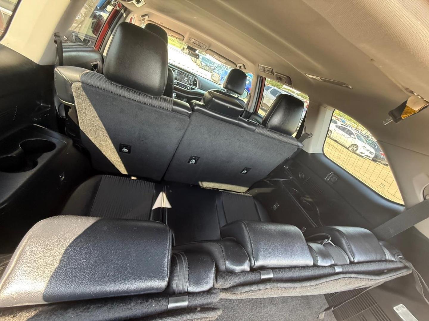 2019 Red Toyota Highlander (5TDZZRFHXKS) with an 3.5L V-6 port/direct injection engine, located at 2401 E Main St., Grand Prairie, TX, 75050, (972) 262-4440, 32.748981, -96.969643 - Photo#23