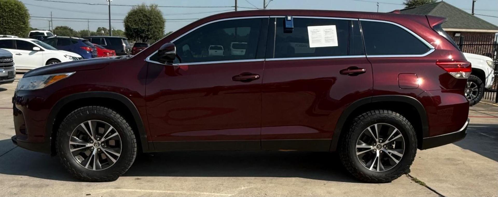 2019 Red Toyota Highlander (5TDZZRFHXKS) with an 3.5L V-6 port/direct injection engine, located at 2401 E Main St., Grand Prairie, TX, 75050, (972) 262-4440, 32.748981, -96.969643 - Photo#29