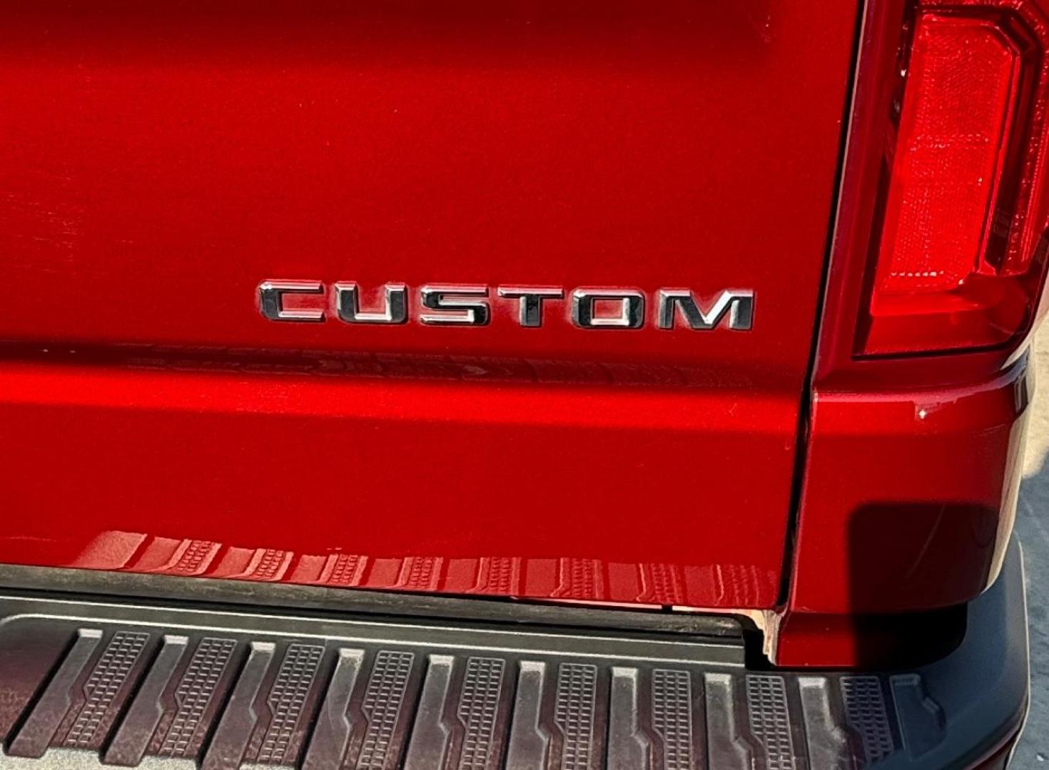 2021 Red Chevrolet Silverado 1500 2WD Crew Cab Short Bed Custom (3GCPWBEK1MG) with an 2.7L I-4 gasoline direct injection engine, located at 2401 E Main St., Grand Prairie, TX, 75050, (972) 262-4440, 32.748981, -96.969643 - Photo#5