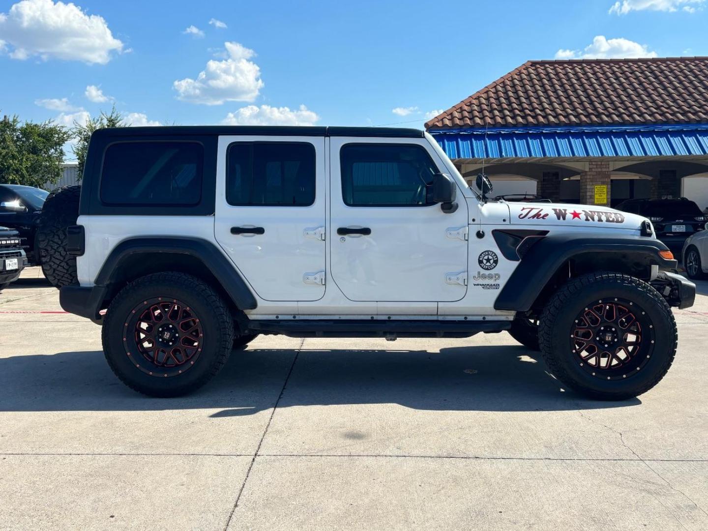 2018 White Jeep Wrangler Unlimited Sport S 4x4 (1C4HJXDG1JW) , located at 2401 E Main St., Grand Prairie, TX, 75050, (972) 262-4440, 32.748981, -96.969643 - Photo#7