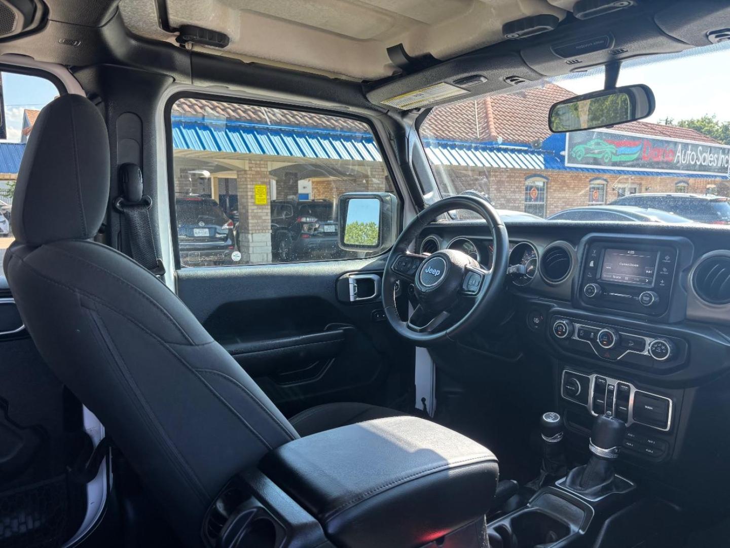 2018 White Jeep Wrangler Unlimited Sport S 4x4 (1C4HJXDG1JW) , located at 2401 E Main St., Grand Prairie, TX, 75050, (972) 262-4440, 32.748981, -96.969643 - Photo#14