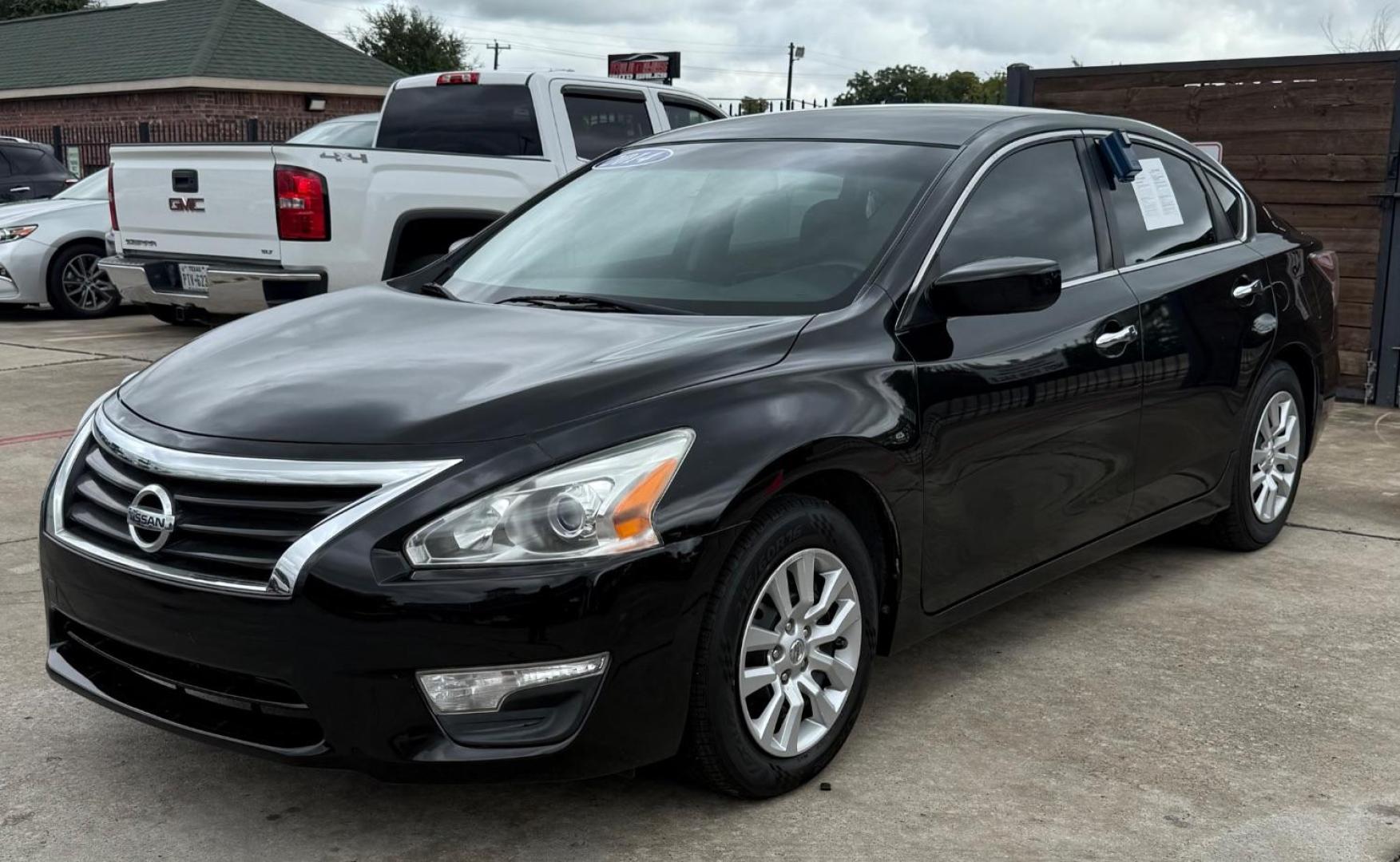 2014 Black Nissan Altima 2.5 S (1N4AL3AP9EN) with an 2.5L I-4 DOHC engine, located at 2401 E Main St., Grand Prairie, TX, 75050, (972) 262-4440, 32.748981, -96.969643 - Photo#3