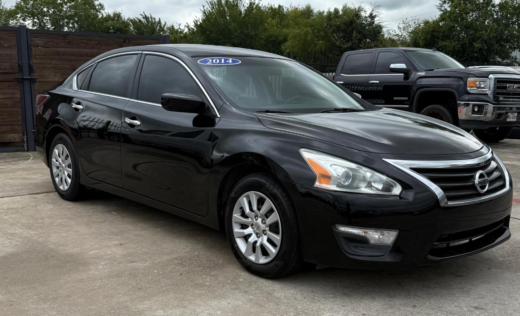 2014 Black Nissan Altima 2.5 S (1N4AL3AP9EN) with an 2.5L I-4 DOHC engine, located at 2401 E Main St., Grand Prairie, TX, 75050, (972) 262-4440, 32.748981, -96.969643 - Photo#16
