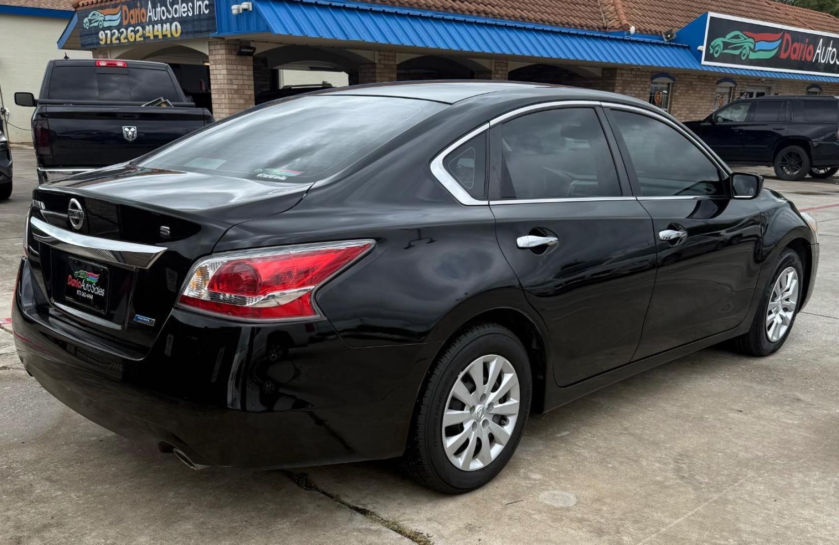 2014 Black Nissan Altima (1N4AL3AP9EN) with an 2.5L I-4 DOHC engine, located at 2401 E Main St., Grand Prairie, TX, 75050, (972) 262-4440, 32.748981, -96.969643 - Photo#2