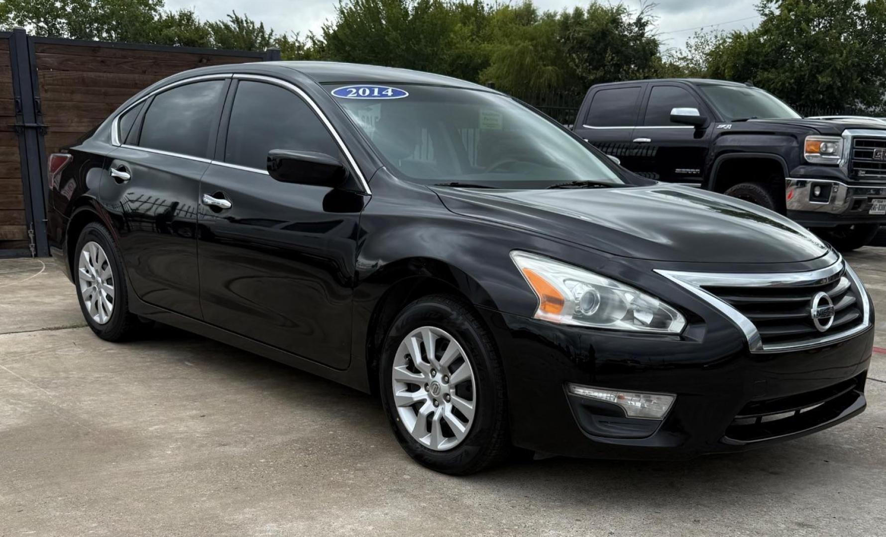 2014 Black Nissan Altima (1N4AL3AP9EN) with an 2.5L I-4 DOHC engine, located at 2401 E Main St., Grand Prairie, TX, 75050, (972) 262-4440, 32.748981, -96.969643 - Photo#7