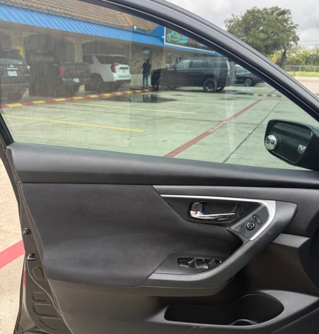 2014 Black Nissan Altima (1N4AL3AP9EN) with an 2.5L I-4 DOHC engine, located at 2401 E Main St., Grand Prairie, TX, 75050, (972) 262-4440, 32.748981, -96.969643 - Photo#9
