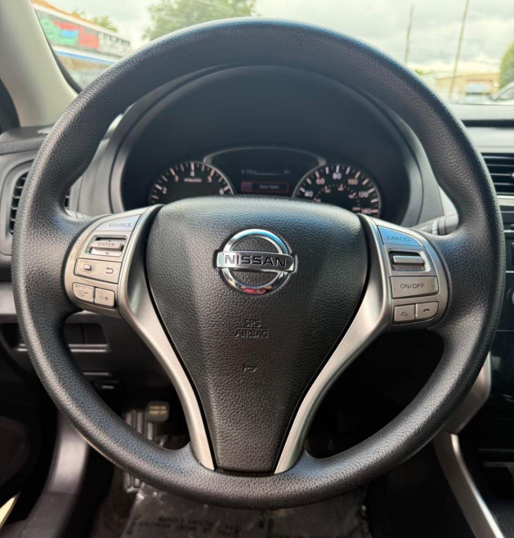 2014 Black Nissan Altima (1N4AL3AP9EN) with an 2.5L I-4 DOHC engine, located at 2401 E Main St., Grand Prairie, TX, 75050, (972) 262-4440, 32.748981, -96.969643 - Photo#12