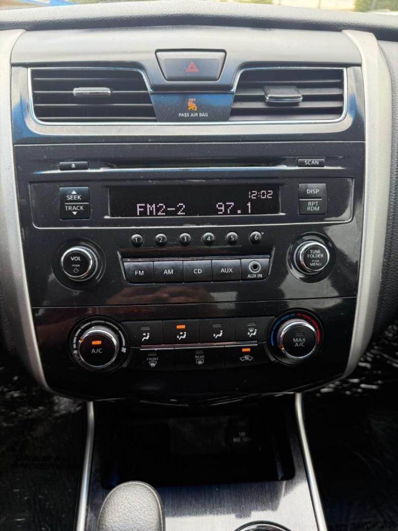 2014 Black Nissan Altima (1N4AL3AP9EN) with an 2.5L I-4 DOHC engine, located at 2401 E Main St., Grand Prairie, TX, 75050, (972) 262-4440, 32.748981, -96.969643 - Photo#16