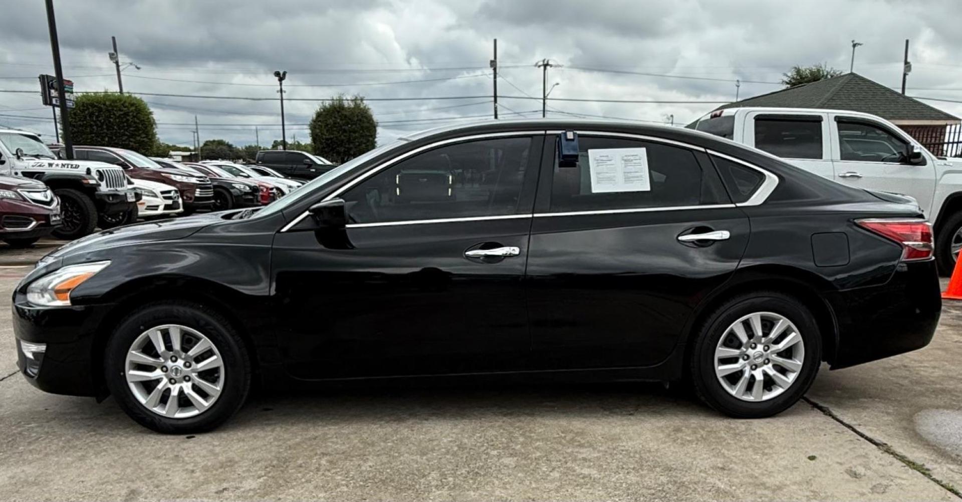 2014 Black Nissan Altima (1N4AL3AP9EN) with an 2.5L I-4 DOHC engine, located at 2401 E Main St., Grand Prairie, TX, 75050, (972) 262-4440, 32.748981, -96.969643 - Photo#26