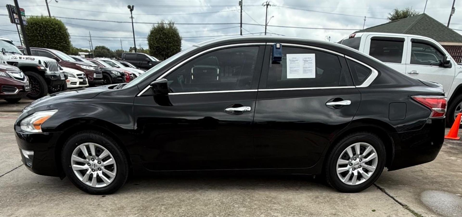 2014 Black Nissan Altima (1N4AL3AP9EN) with an 2.5L I-4 DOHC engine, located at 2401 E Main St., Grand Prairie, TX, 75050, (972) 262-4440, 32.748981, -96.969643 - Photo#27