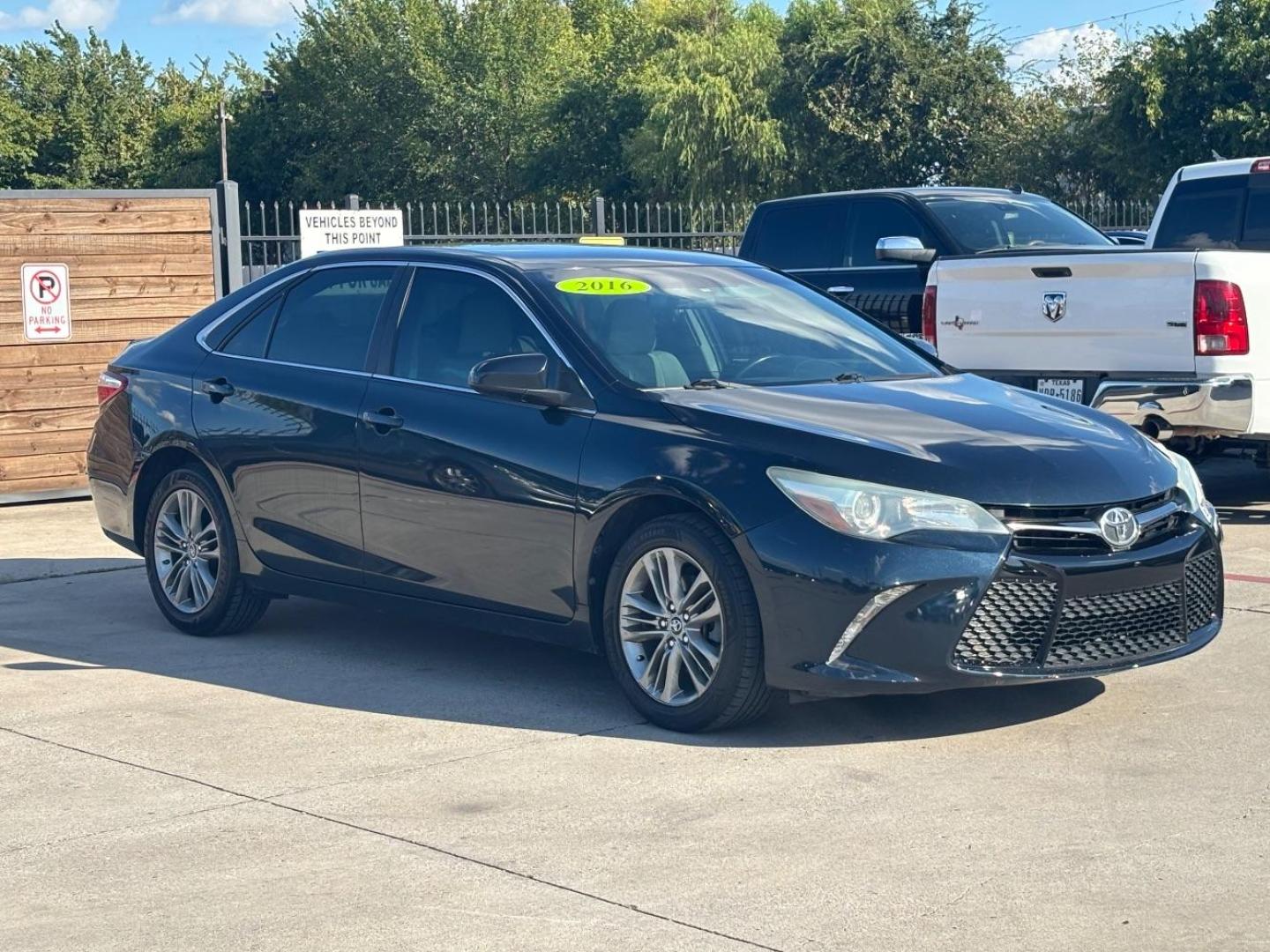 2016 Gray Toyota Camry SE (4T1BF1FK7GU) with an 2.5L I-4 DOHC engine, located at 2401 E Main St., Grand Prairie, TX, 75050, (972) 262-4440, 32.748981, -96.969643 - Photo#0