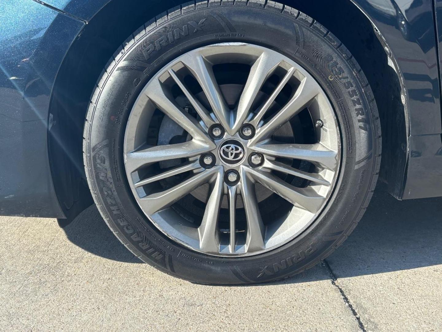 2016 Gray Toyota Camry SE (4T1BF1FK7GU) with an 2.5L I-4 DOHC engine, located at 2401 E Main St., Grand Prairie, TX, 75050, (972) 262-4440, 32.748981, -96.969643 - Photo#3