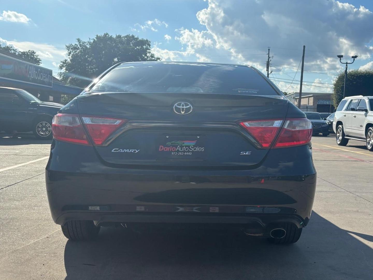 2016 Gray Toyota Camry SE (4T1BF1FK7GU) with an 2.5L I-4 DOHC engine, located at 2401 E Main St., Grand Prairie, TX, 75050, (972) 262-4440, 32.748981, -96.969643 - Photo#6