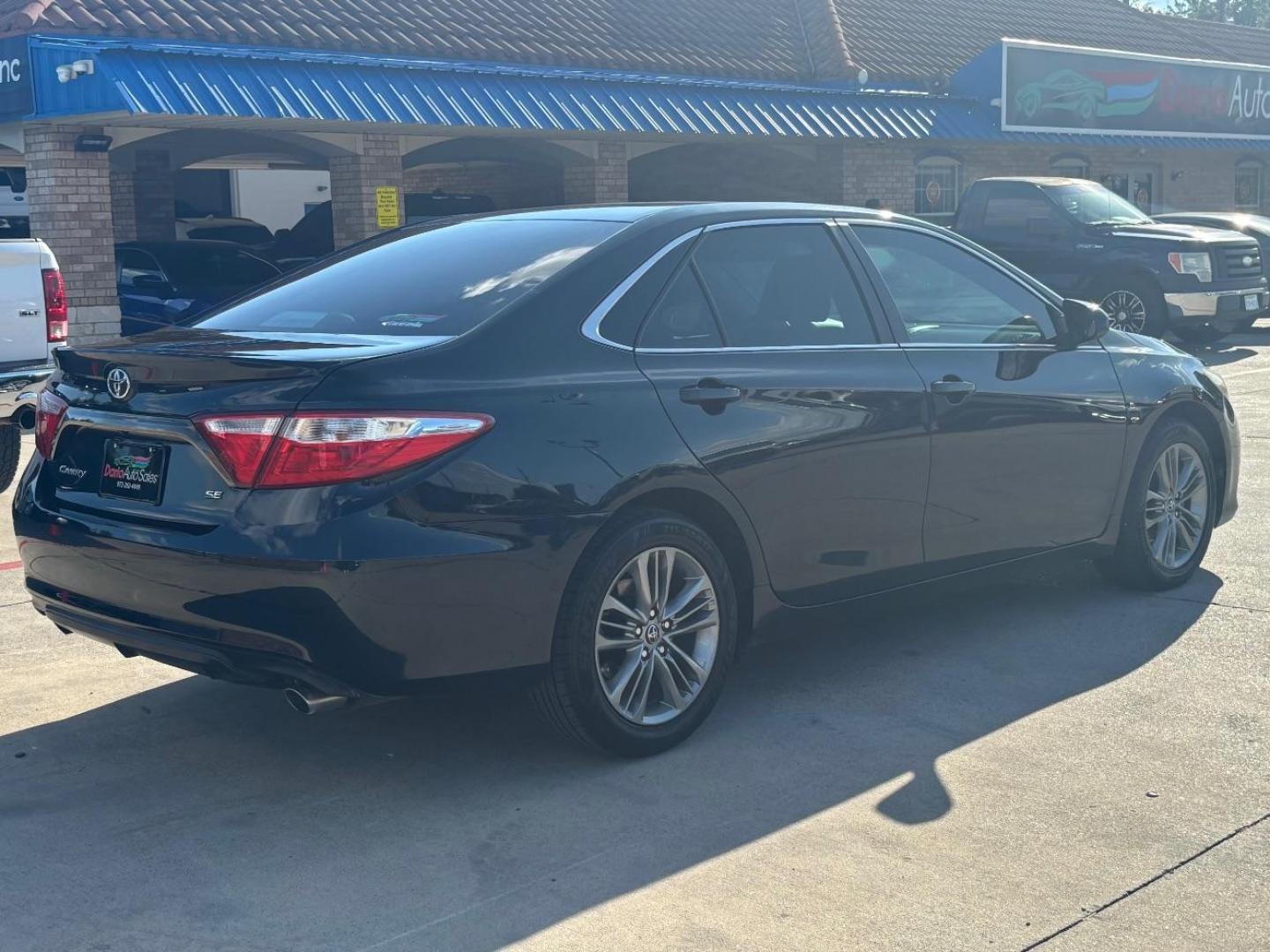 2016 Gray Toyota Camry SE (4T1BF1FK7GU) with an 2.5L I-4 DOHC engine, located at 2401 E Main St., Grand Prairie, TX, 75050, (972) 262-4440, 32.748981, -96.969643 - Photo#7