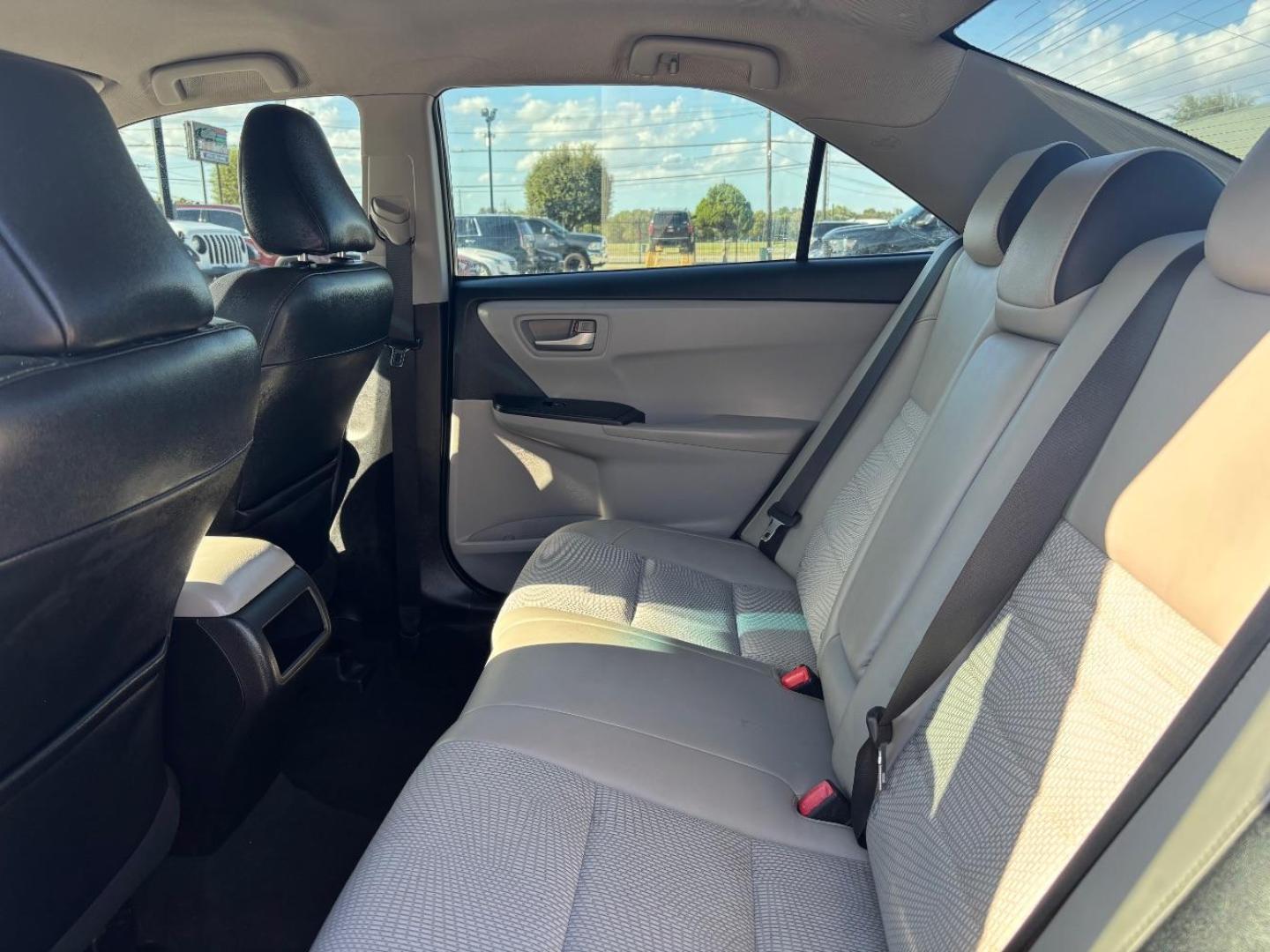 2016 Gray Toyota Camry SE (4T1BF1FK7GU) with an 2.5L I-4 DOHC engine, located at 2401 E Main St., Grand Prairie, TX, 75050, (972) 262-4440, 32.748981, -96.969643 - Photo#11