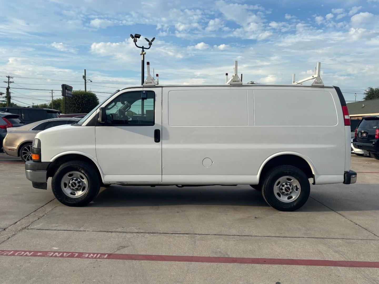 2017 White GMC Savana 2500 Work Van (1GTW7AFF3H1) , located at 2401 E Main St., Grand Prairie, TX, 75050, (972) 262-4440, 32.748981, -96.969643 - Photo#4