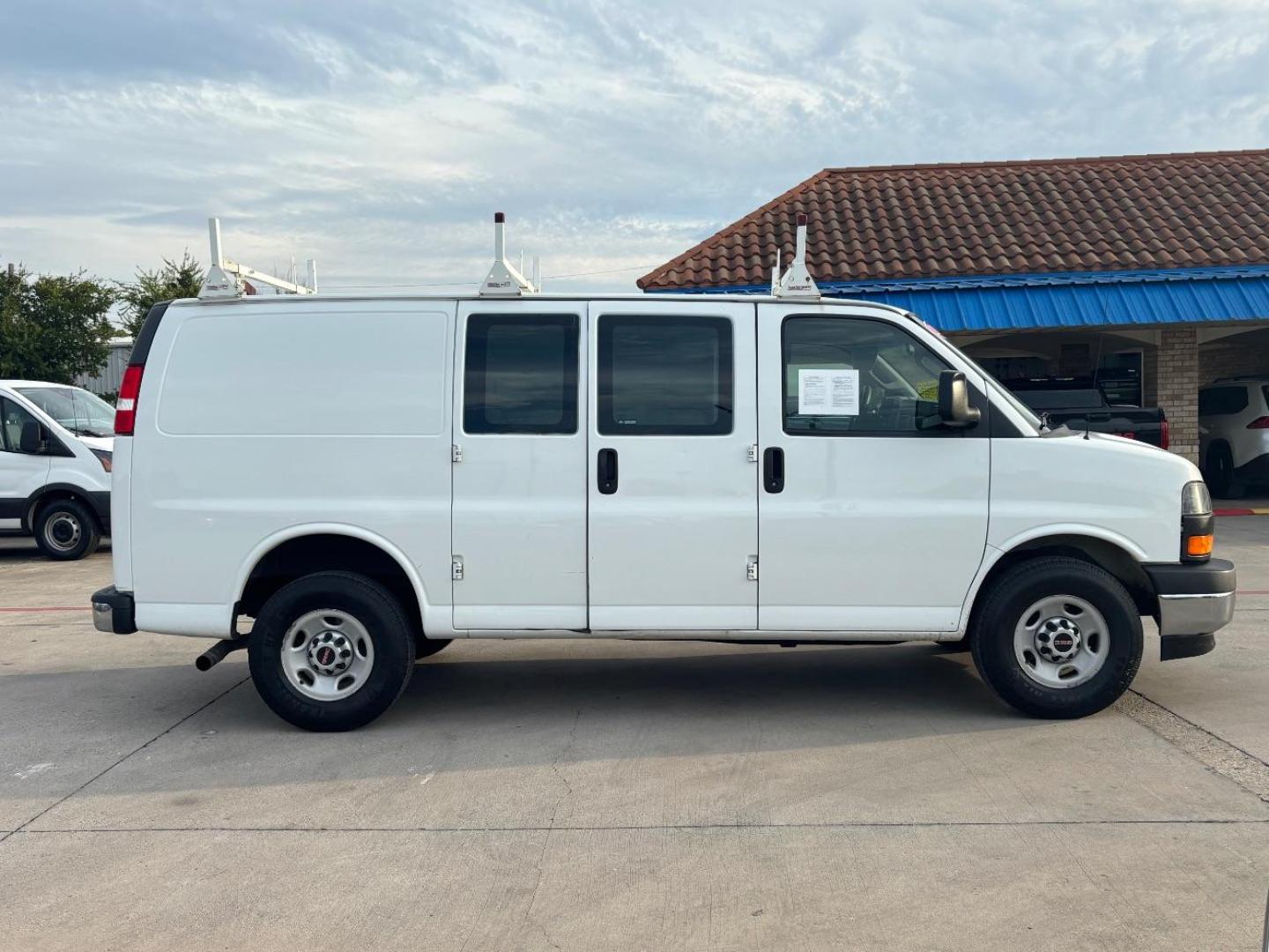 2017 White GMC Savana 2500 Work Van (1GTW7AFF3H1) , located at 2401 E Main St., Grand Prairie, TX, 75050, (972) 262-4440, 32.748981, -96.969643 - Photo#9