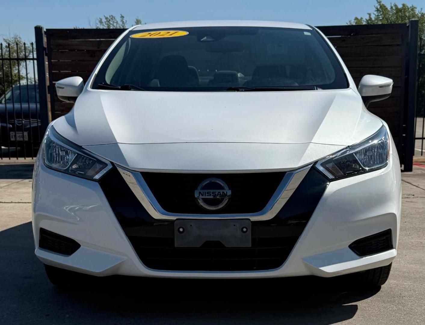 2021 WHITE Nissan Versa SV Xtronic CVT (3N1CN8EV7ML) with an 1.6L I-4 DOHC engine, located at 2401 E Main St., Grand Prairie, TX, 75050, (972) 262-4440, 32.748981, -96.969643 - Photo#0