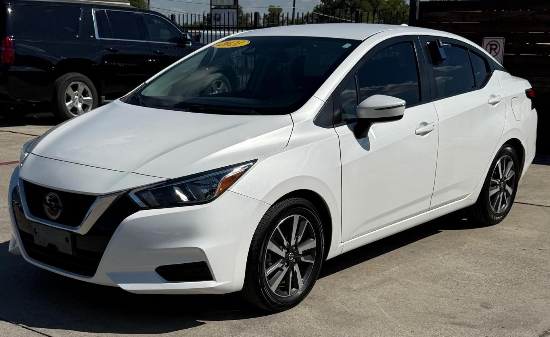 2021 WHITE Nissan Versa SV Xtronic CVT (3N1CN8EV7ML) with an 1.6L I-4 DOHC engine, located at 2401 E Main St., Grand Prairie, TX, 75050, (972) 262-4440, 32.748981, -96.969643 - Photo#3