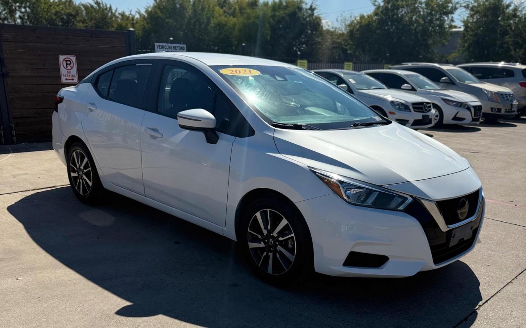 2021 WHITE Nissan Versa SV Xtronic CVT (3N1CN8EV7ML) with an 1.6L I-4 DOHC engine, located at 2401 E Main St., Grand Prairie, TX, 75050, (972) 262-4440, 32.748981, -96.969643 - Photo#17
