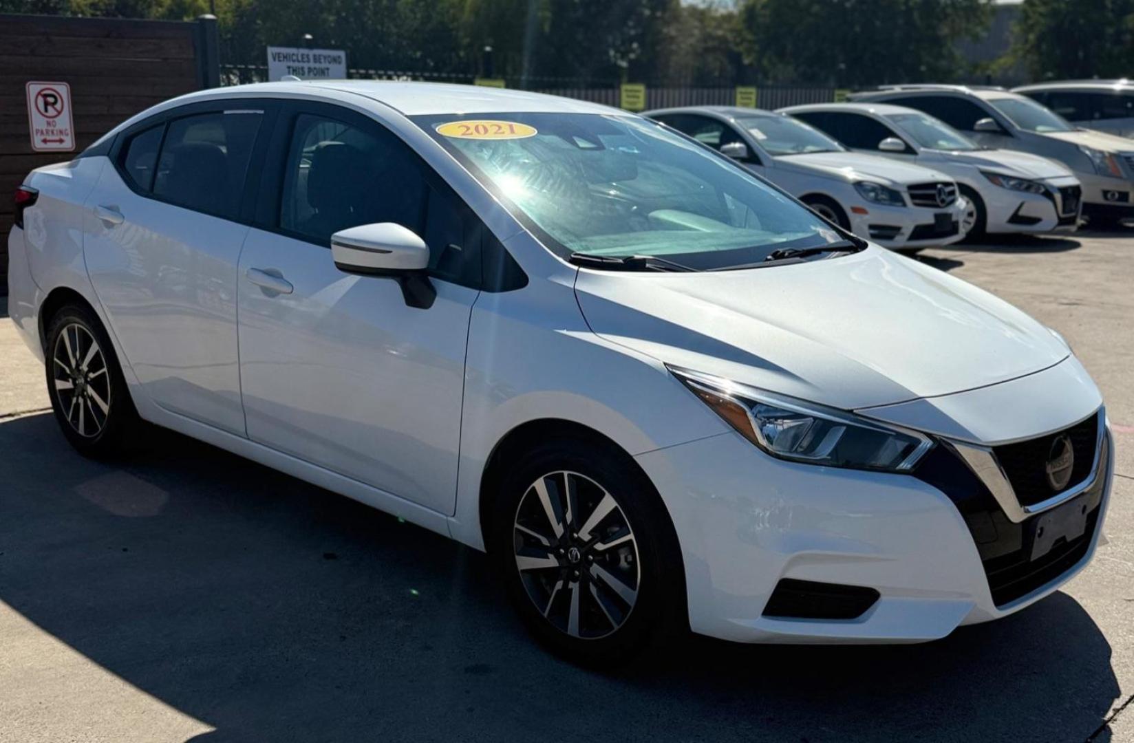 2021 WHITE Nissan Versa SV Xtronic CVT (3N1CN8EV7ML) with an 1.6L I-4 DOHC engine, located at 2401 E Main St., Grand Prairie, TX, 75050, (972) 262-4440, 32.748981, -96.969643 - Photo#18