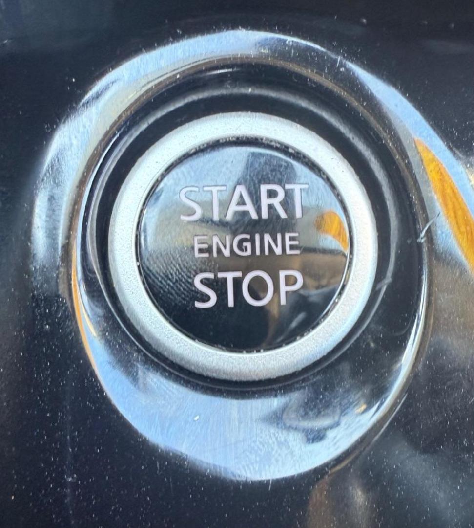 2021 WHITE Nissan Versa SV Xtronic CVT (3N1CN8EV7ML) with an 1.6L I-4 DOHC engine, located at 2401 E Main St., Grand Prairie, TX, 75050, (972) 262-4440, 32.748981, -96.969643 - Photo#25