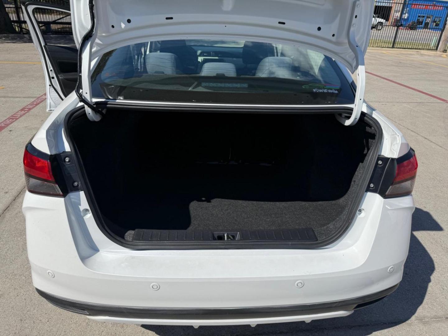 2021 WHITE Nissan Versa SV Xtronic CVT (3N1CN8EV7ML) with an 1.6L I-4 DOHC engine, located at 2401 E Main St., Grand Prairie, TX, 75050, (972) 262-4440, 32.748981, -96.969643 - Photo#31