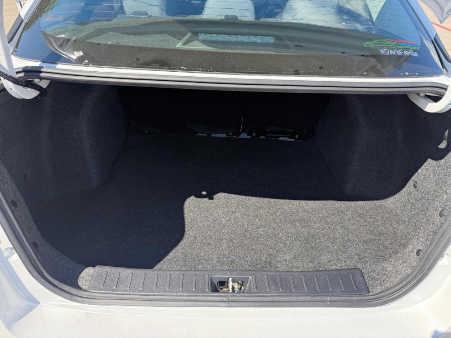 2021 WHITE Nissan Versa SV Xtronic CVT (3N1CN8EV7ML) with an 1.6L I-4 DOHC engine, located at 2401 E Main St., Grand Prairie, TX, 75050, (972) 262-4440, 32.748981, -96.969643 - Photo#32
