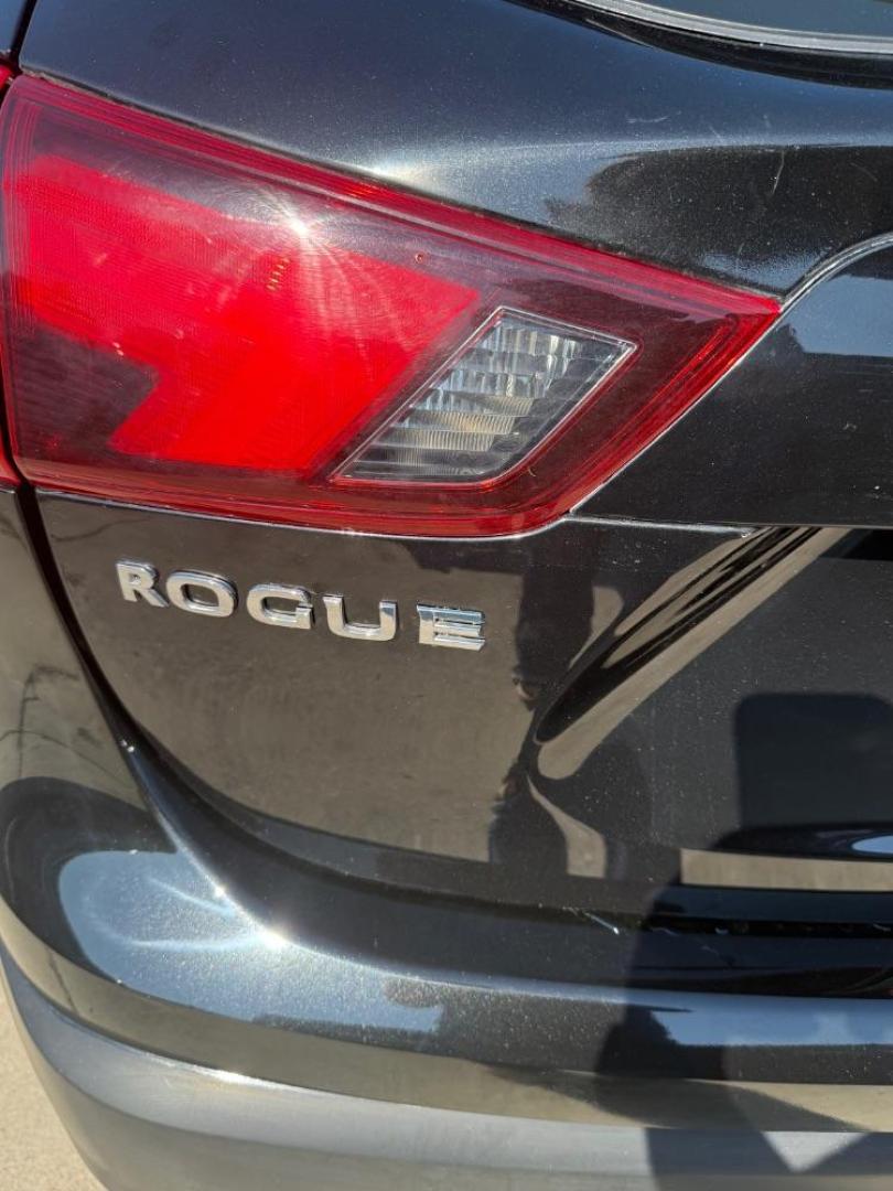 2018 Black Nissan Rogue Sport SL (JN1BJ1CP9JW) with an 2L I-4 gasoline direct injection engine, located at 2401 E Main St., Grand Prairie, TX, 75050, (972) 262-4440, 32.748981, -96.969643 - Photo#9