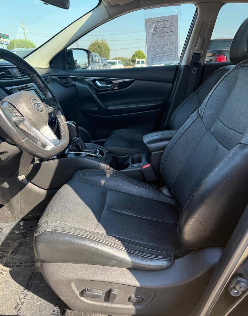 2018 Black Nissan Rogue Sport SL (JN1BJ1CP9JW) with an 2L I-4 gasoline direct injection engine, located at 2401 E Main St., Grand Prairie, TX, 75050, (972) 262-4440, 32.748981, -96.969643 - Photo#21