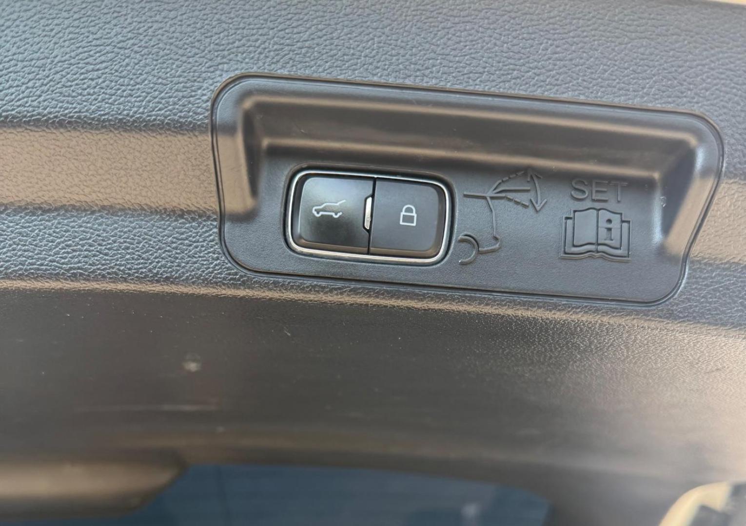 2020 White Ford Explorer Limited (1FMSK7FH9LG) , located at 2401 E Main St., Grand Prairie, TX, 75050, (972) 262-4440, 32.748981, -96.969643 - Photo#34