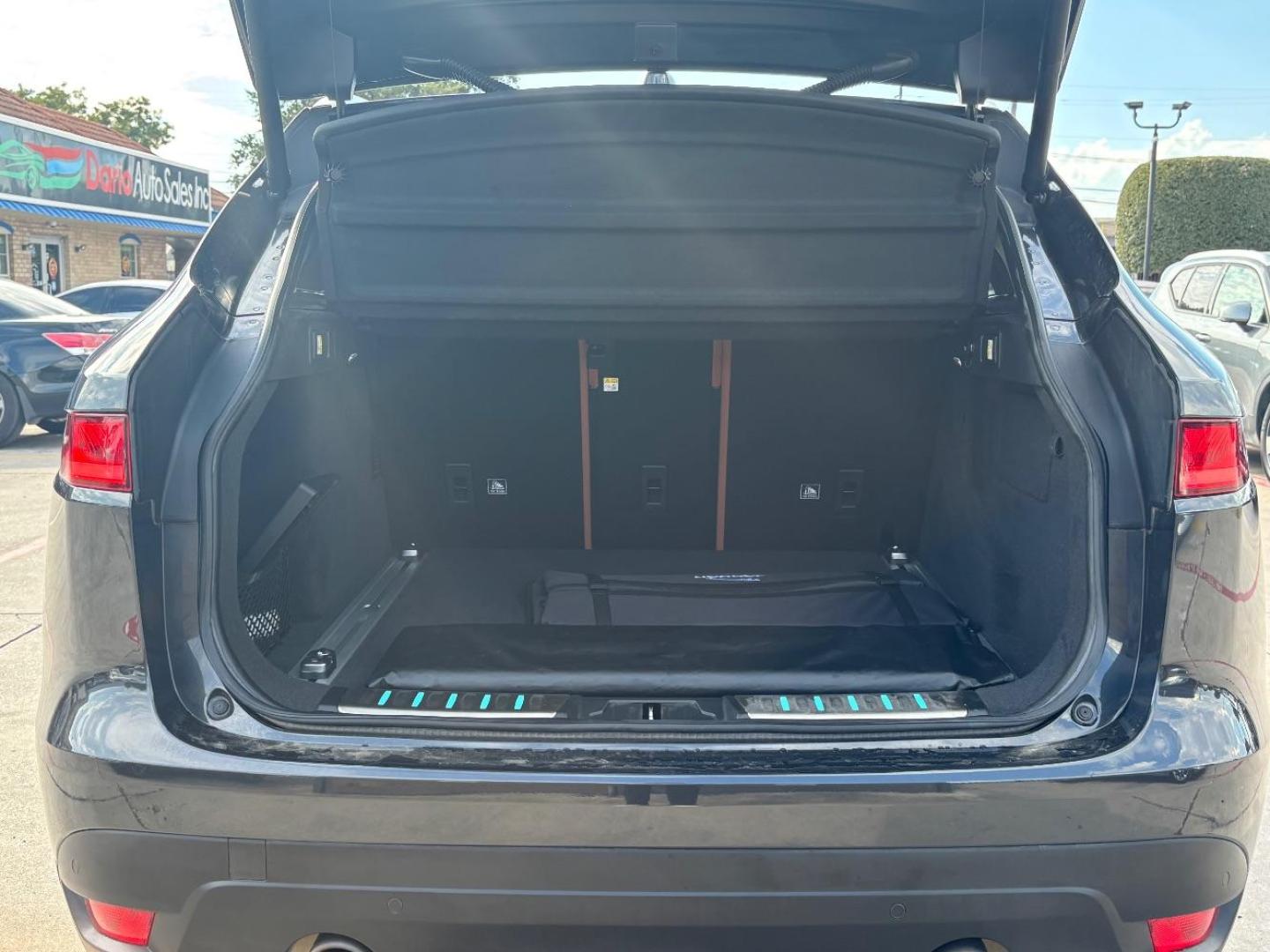 2019 Gray Jaguar F-PACE 30t Portfolio (SADCN2GX9KA) with an Ingenium 2L I-4 gasoline direct injection engine, located at 2401 E Main St., Grand Prairie, TX, 75050, (972) 262-4440, 32.748981, -96.969643 - Photo#8