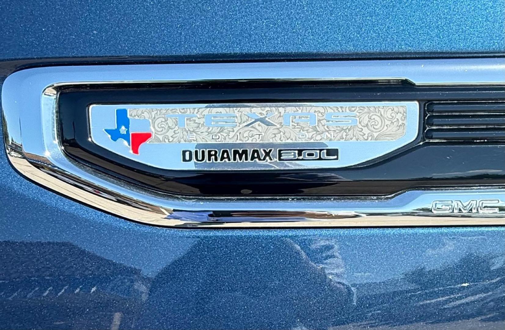 2021 Blue GMC Sierra 1500 4WD Crew Cab Short Box SLT (3GTU9DETXMG) , located at 2401 E Main St., Grand Prairie, TX, 75050, (972) 262-4440, 32.748981, -96.969643 - Photo#9