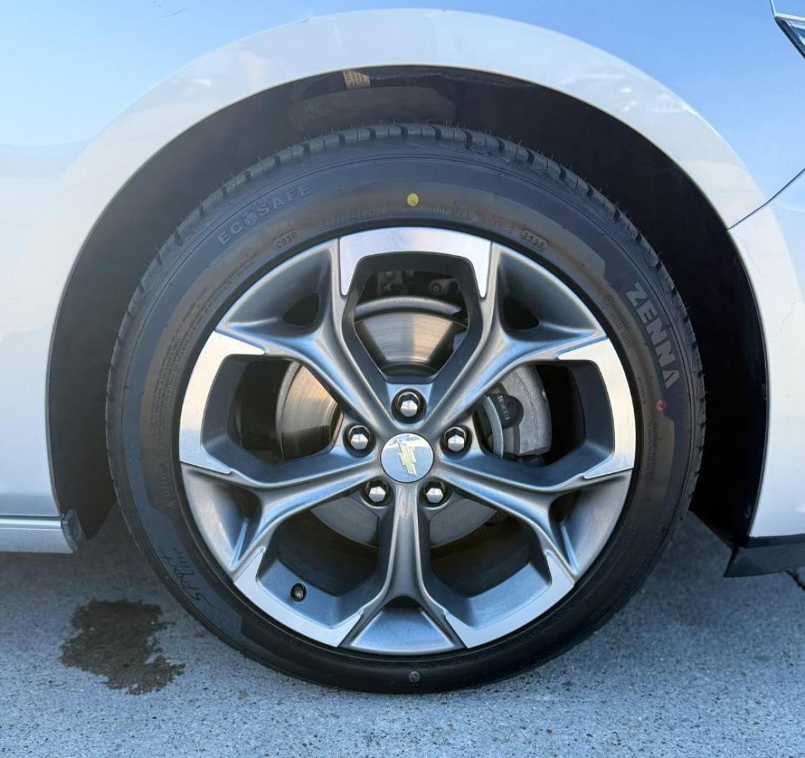 2019 Silver Chevrolet Malibu RS (1G1ZG5ST7KF) with an ECOTEC 1.5L I-4 gasoline direct injection engine, located at 2401 E Main St., Grand Prairie, TX, 75050, (972) 262-4440, 32.748981, -96.969643 - Photo#17
