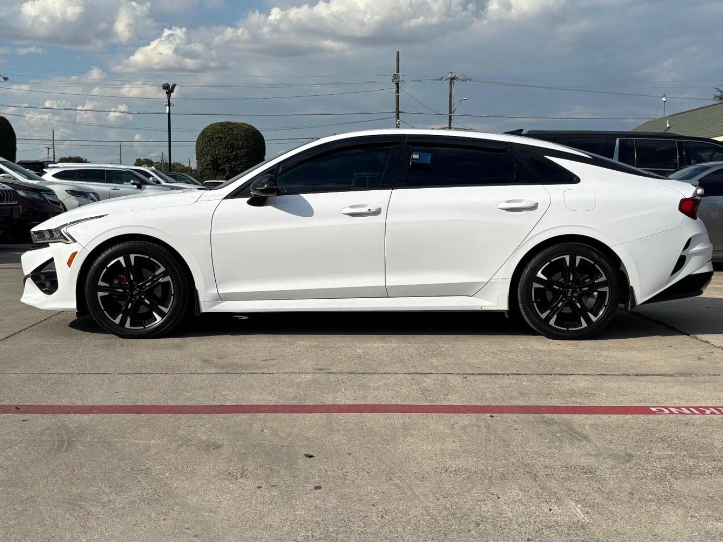 2021 White Kia K5 GT-Line (5XXG64J27MG) with an Gamma-II 1.6L I-4 gasoline direct injection engine, located at 2401 E Main St., Grand Prairie, TX, 75050, (972) 262-4440, 32.748981, -96.969643 - Photo#4