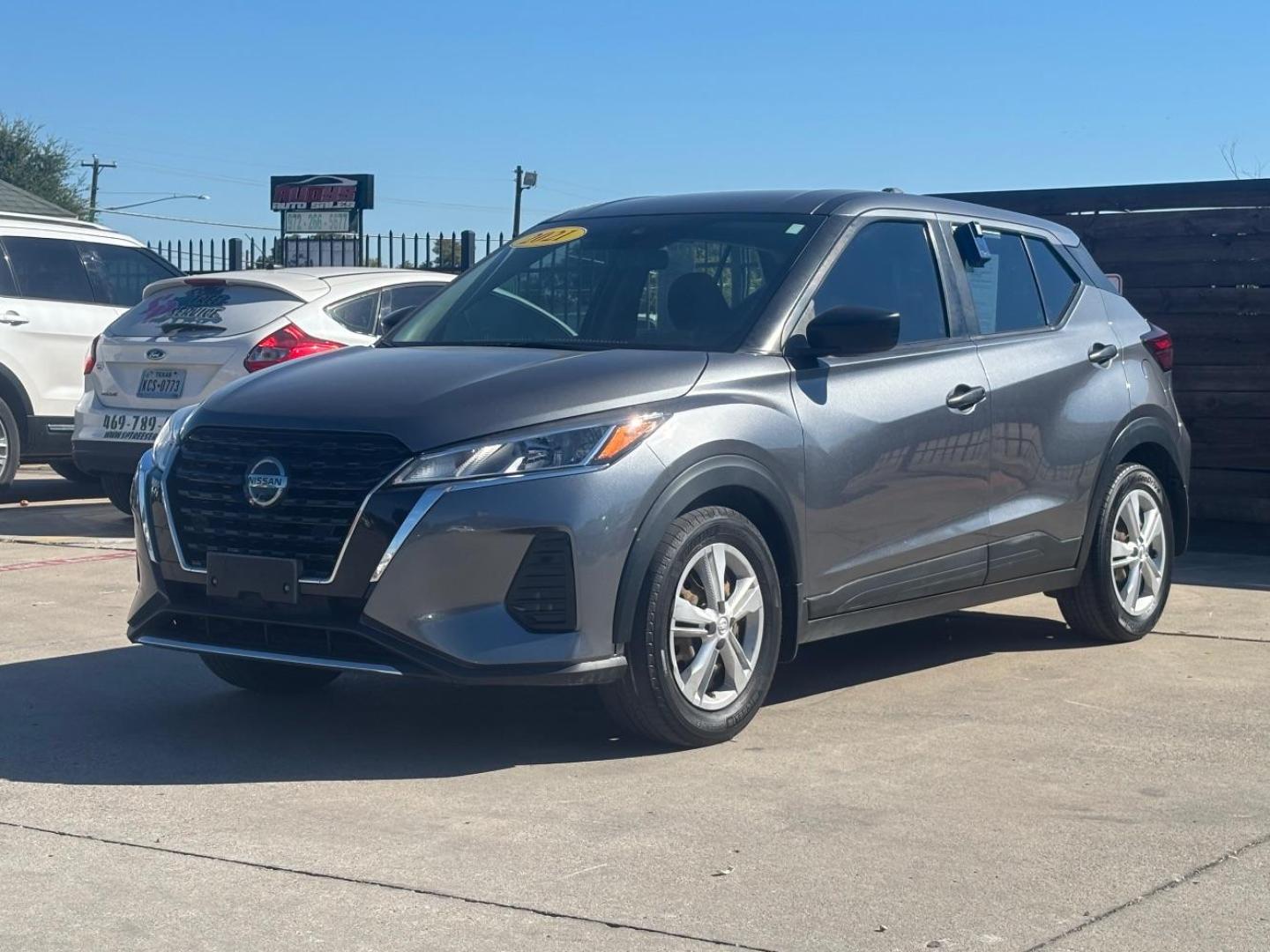 2021 Gray Nissan Kicks S Xtronic CVT (3N1CP5BV9ML) with an 1.6L I-4 DOHC engine, located at 2401 E Main St., Grand Prairie, TX, 75050, (972) 262-4440, 32.748981, -96.969643 - Photo#2