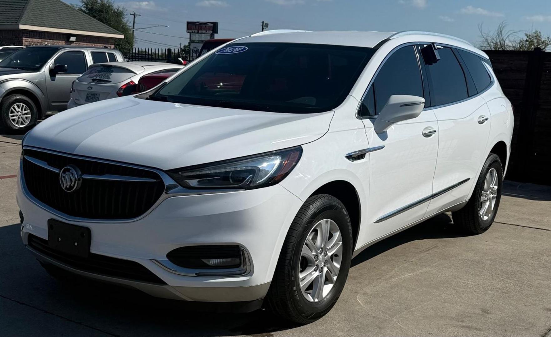 2020 White Buick Enclave FWD Preferred (5GAERAKW5LJ) with an 3.6L V-6 gasoline direct injection engine, located at 2401 E Main St., Grand Prairie, TX, 75050, (972) 262-4440, 32.748981, -96.969643 - Photo#3