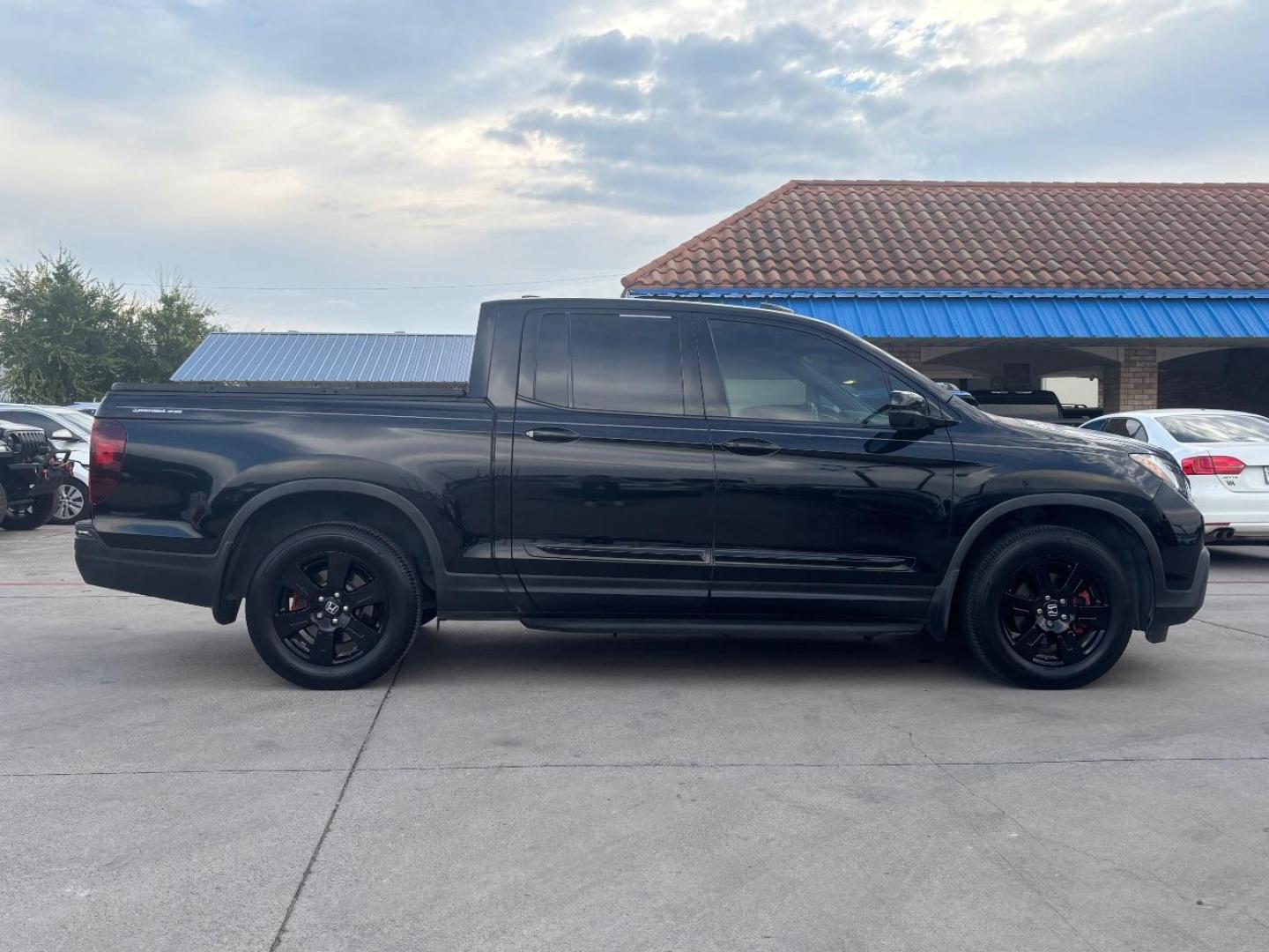 2017 Black Honda Ridgeline Black Edition (5FPYK3F84HB) with an 3.5L V-6 gasoline direct injection engine, located at 2401 E Main St., Grand Prairie, TX, 75050, (972) 262-4440, 32.748981, -96.969643 - Photo#7