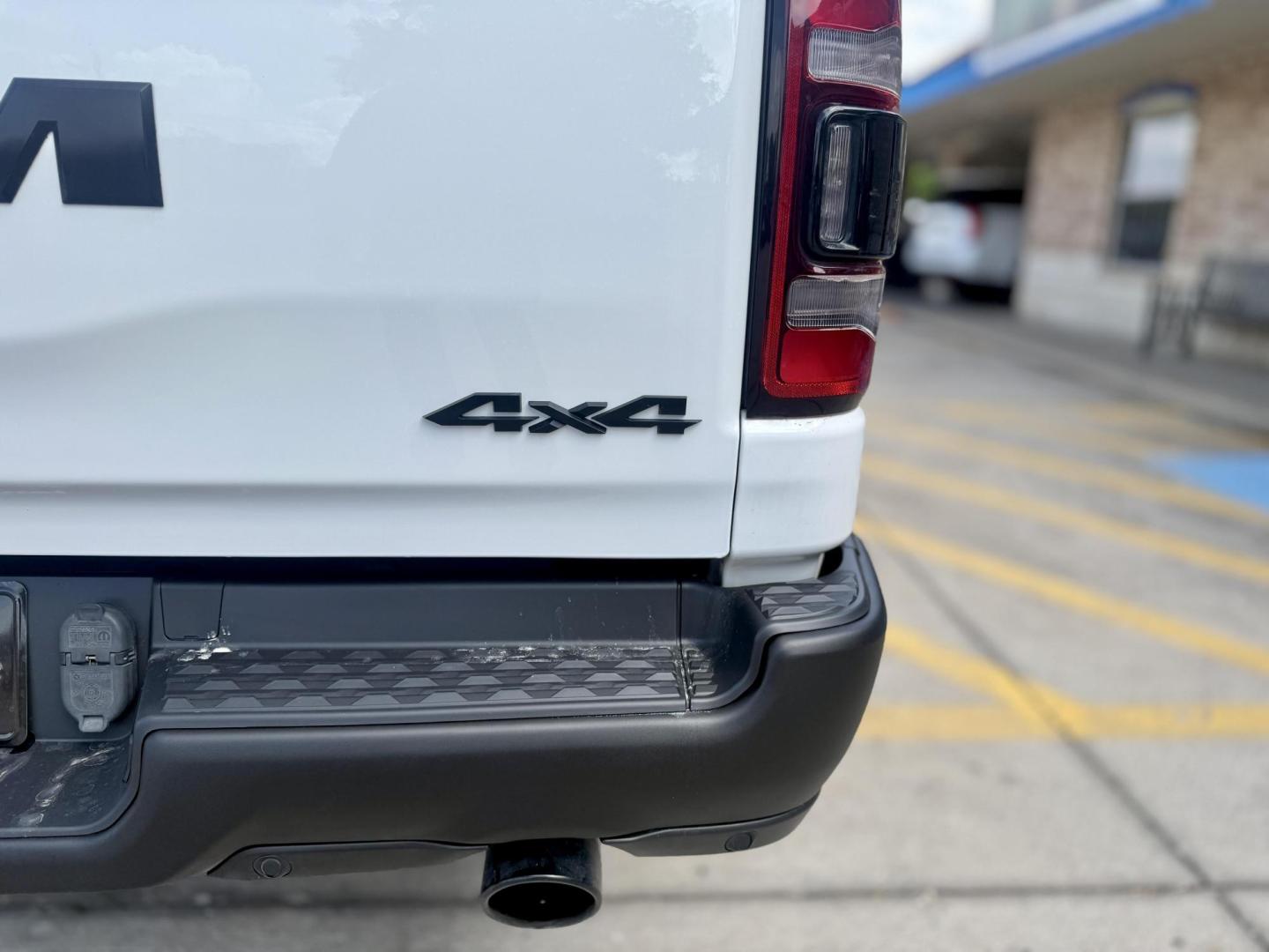 2019 White Ram 1500 (1C6SRFLT4KN) , located at 2401 E Main St., Grand Prairie, TX, 75050, (972) 262-4440, 32.748981, -96.969643 - Photo#6