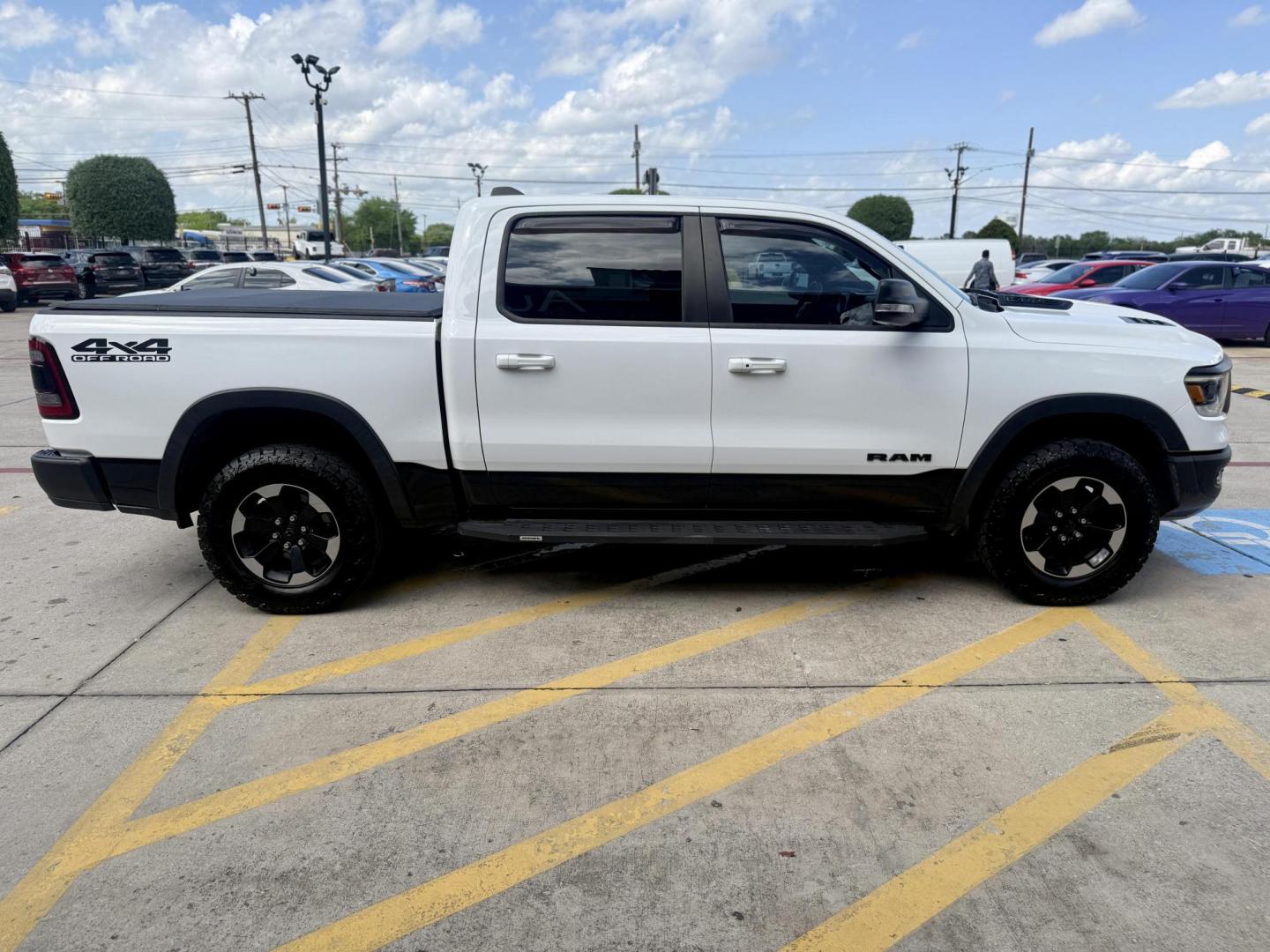 2019 White Ram 1500 (1C6SRFLT4KN) , located at 2401 E Main St., Grand Prairie, TX, 75050, (972) 262-4440, 32.748981, -96.969643 - Photo#8