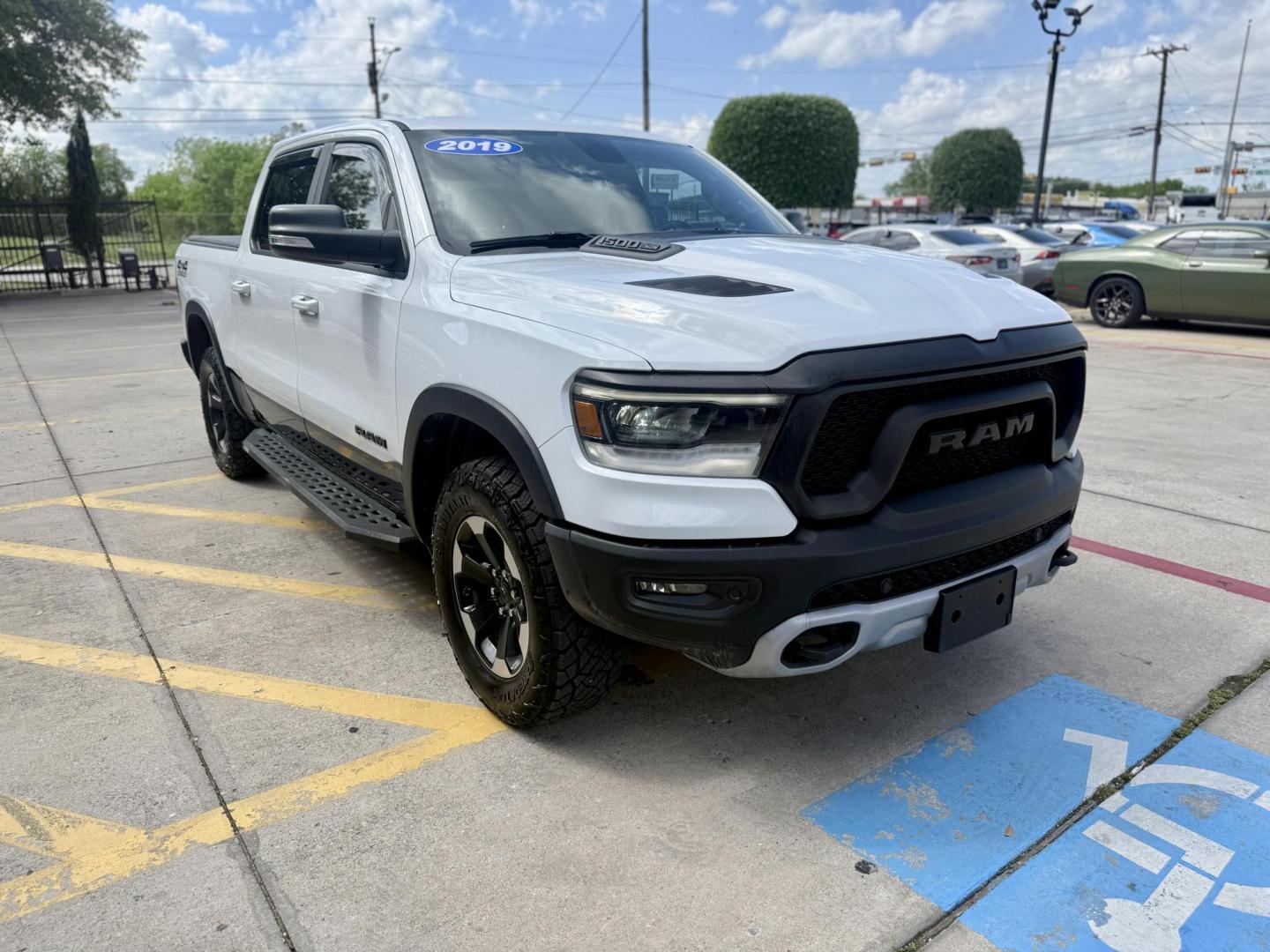 2019 White Ram 1500 (1C6SRFLT4KN) , located at 2401 E Main St., Grand Prairie, TX, 75050, (972) 262-4440, 32.748981, -96.969643 - Photo#9