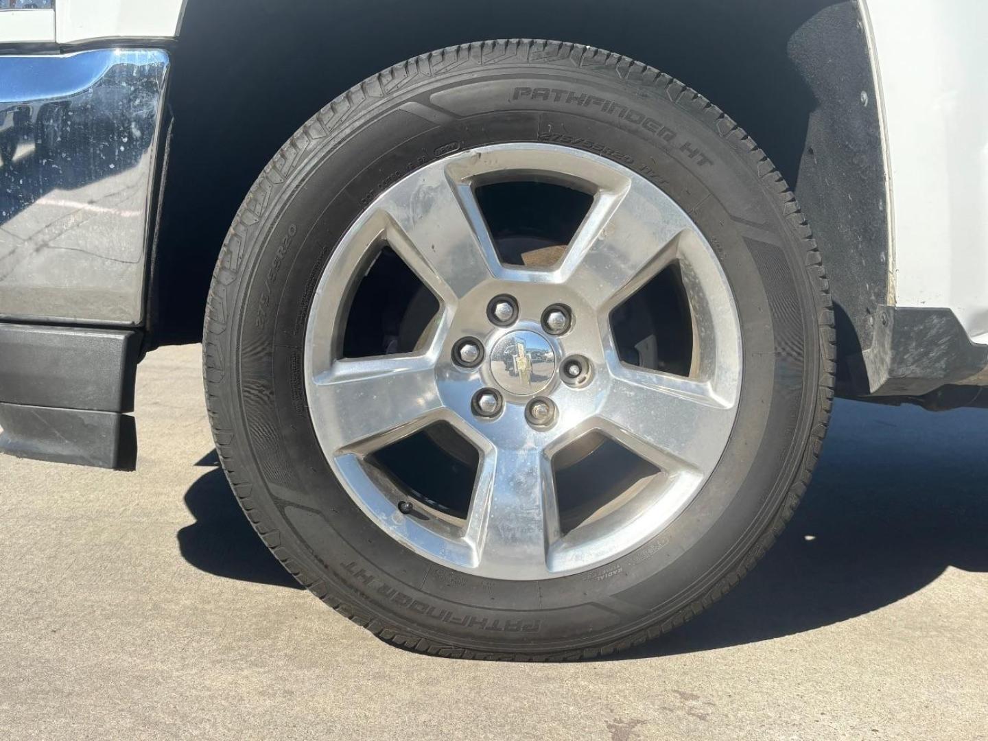 2017 White Chevrolet Silverado 1500 1LT (3GCPCREC3HG) with an EcoTec3 4.3L V-6 gasoline direct injection engine, located at 2401 E Main St., Grand Prairie, TX, 75050, (972) 262-4440, 32.748981, -96.969643 - Photo#3