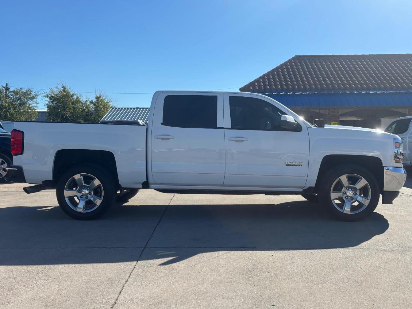 2017 White Chevrolet Silverado 1500 1LT (3GCPCREC3HG) with an EcoTec3 4.3L V-6 gasoline direct injection engine, located at 2401 E Main St., Grand Prairie, TX, 75050, (972) 262-4440, 32.748981, -96.969643 - Photo#8