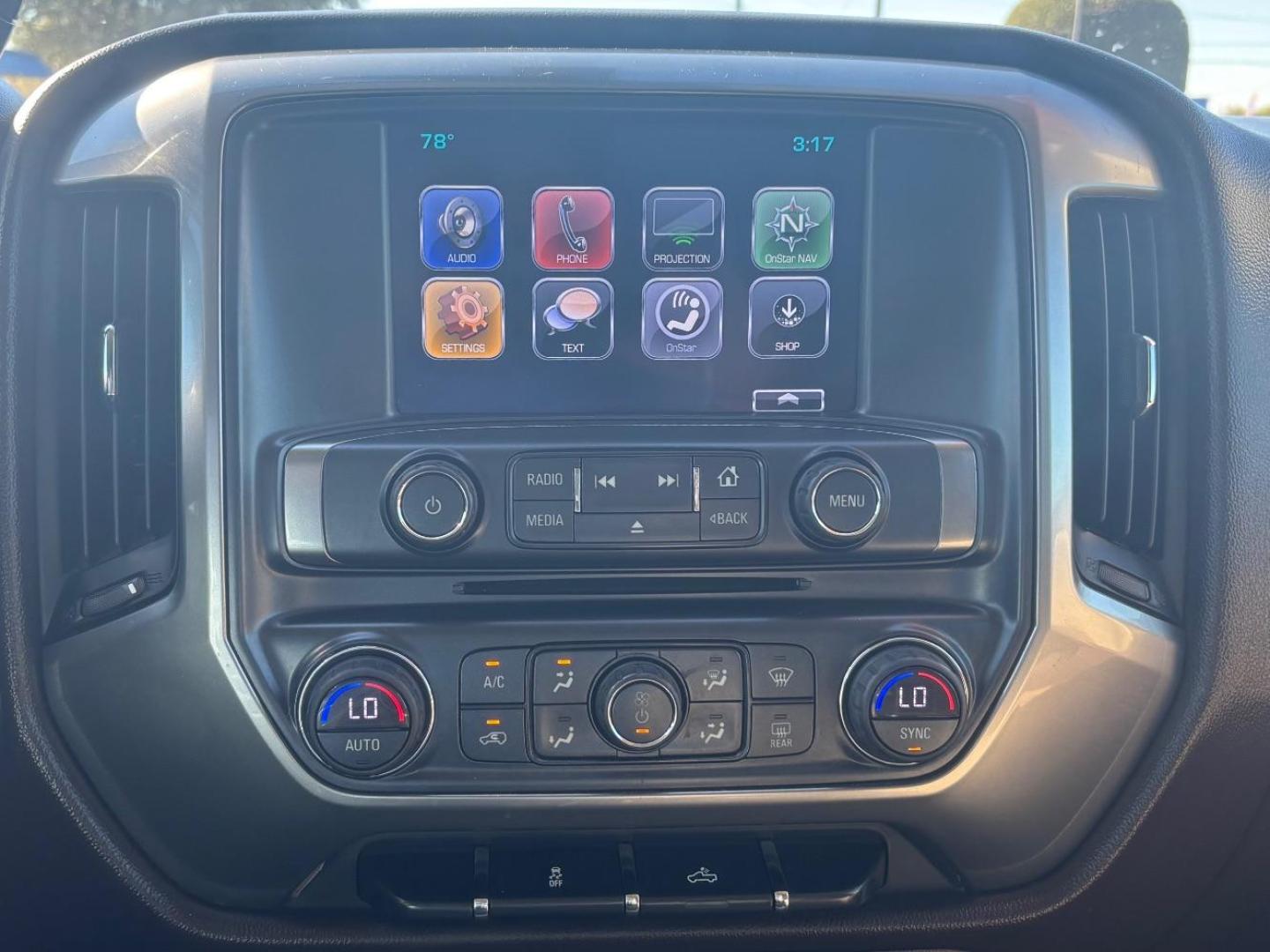 2017 White Chevrolet Silverado 1500 1LT (3GCPCREC3HG) with an EcoTec3 4.3L V-6 gasoline direct injection engine, located at 2401 E Main St., Grand Prairie, TX, 75050, (972) 262-4440, 32.748981, -96.969643 - Photo#10