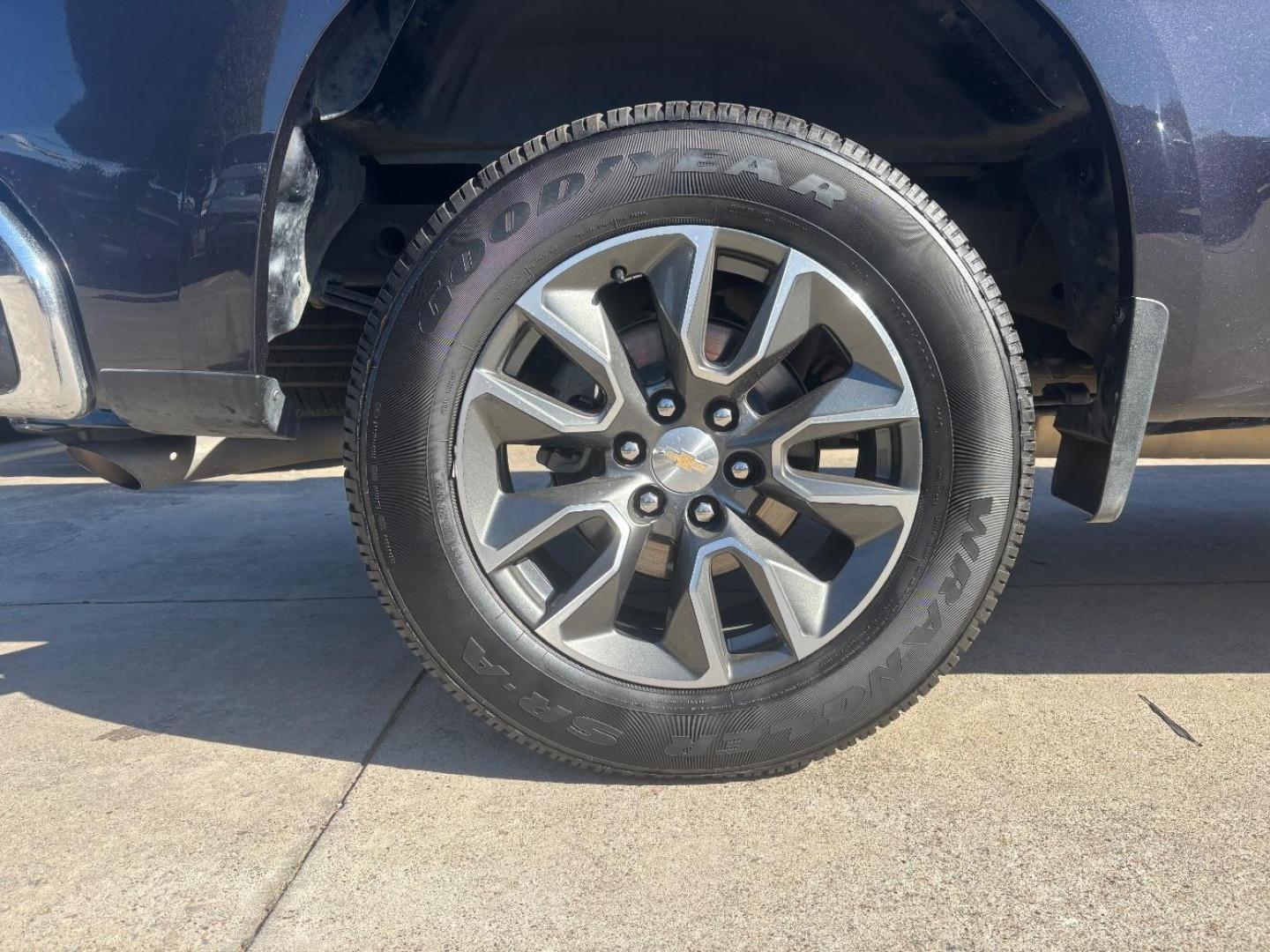 2023 Gray Chevrolet Silverado 1500 2WD Crew Cab Short Bed LT (2GCPACED9P1) , located at 2401 E Main St., Grand Prairie, TX, 75050, (972) 262-4440, 32.748981, -96.969643 - Photo#6