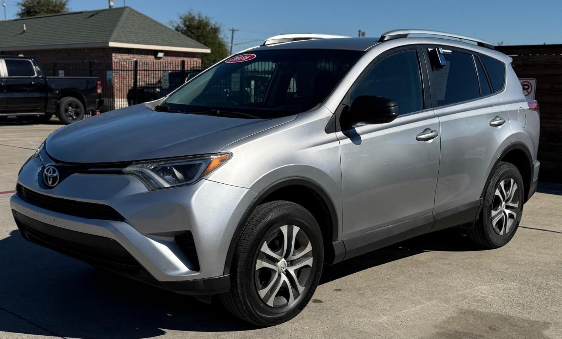2016 Silver Toyota RAV4 LE (2T3ZFREVXGW) with an 2.5L I-4 DOHC engine, located at 2401 E Main St., Grand Prairie, TX, 75050, (972) 262-4440, 32.748981, -96.969643 - Photo#3