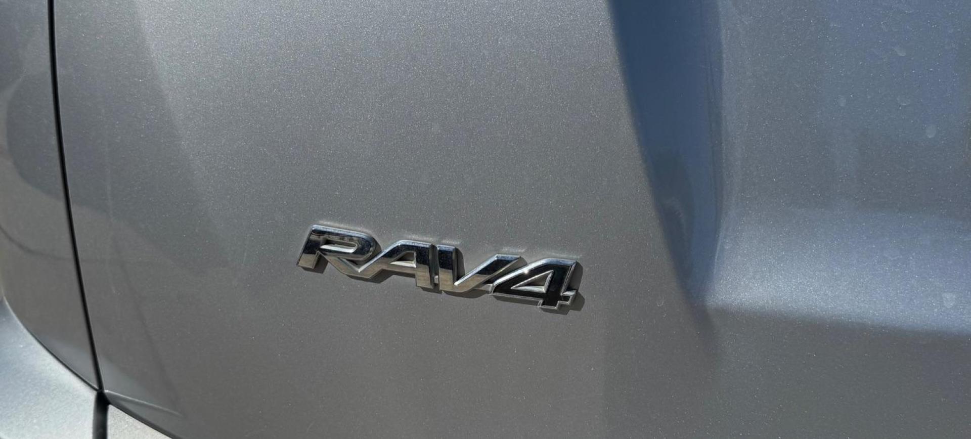 2016 Silver Toyota RAV4 LE (2T3ZFREVXGW) with an 2.5L I-4 DOHC engine, located at 2401 E Main St., Grand Prairie, TX, 75050, (972) 262-4440, 32.748981, -96.969643 - Photo#9