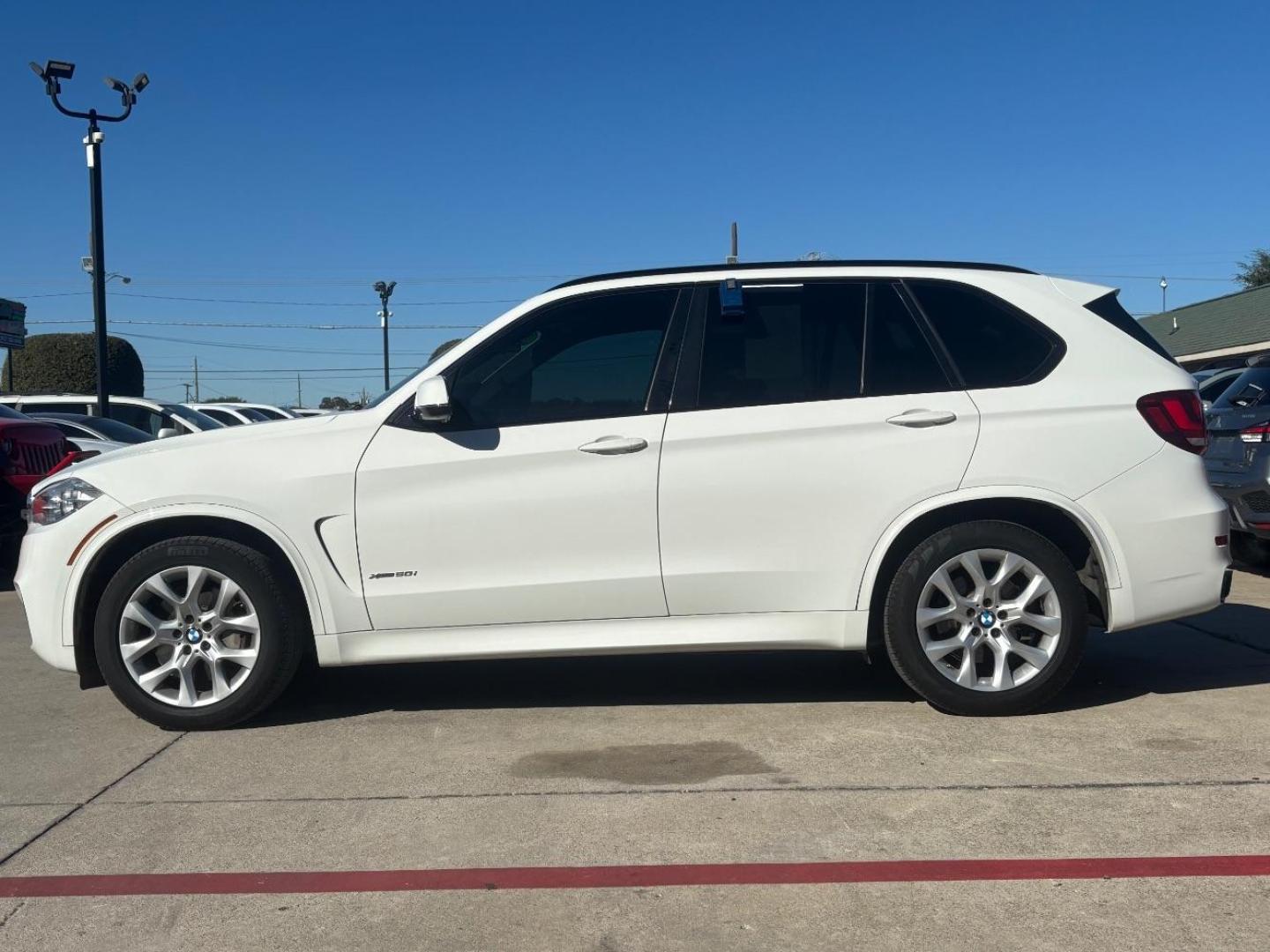 2014 White BMW X5 xDrive50i (5UXKR6C55E0) with an 4.4L V-8 gasoline direct injection engine, located at 2401 E Main St., Grand Prairie, TX, 75050, (972) 262-4440, 32.748981, -96.969643 - Photo#4