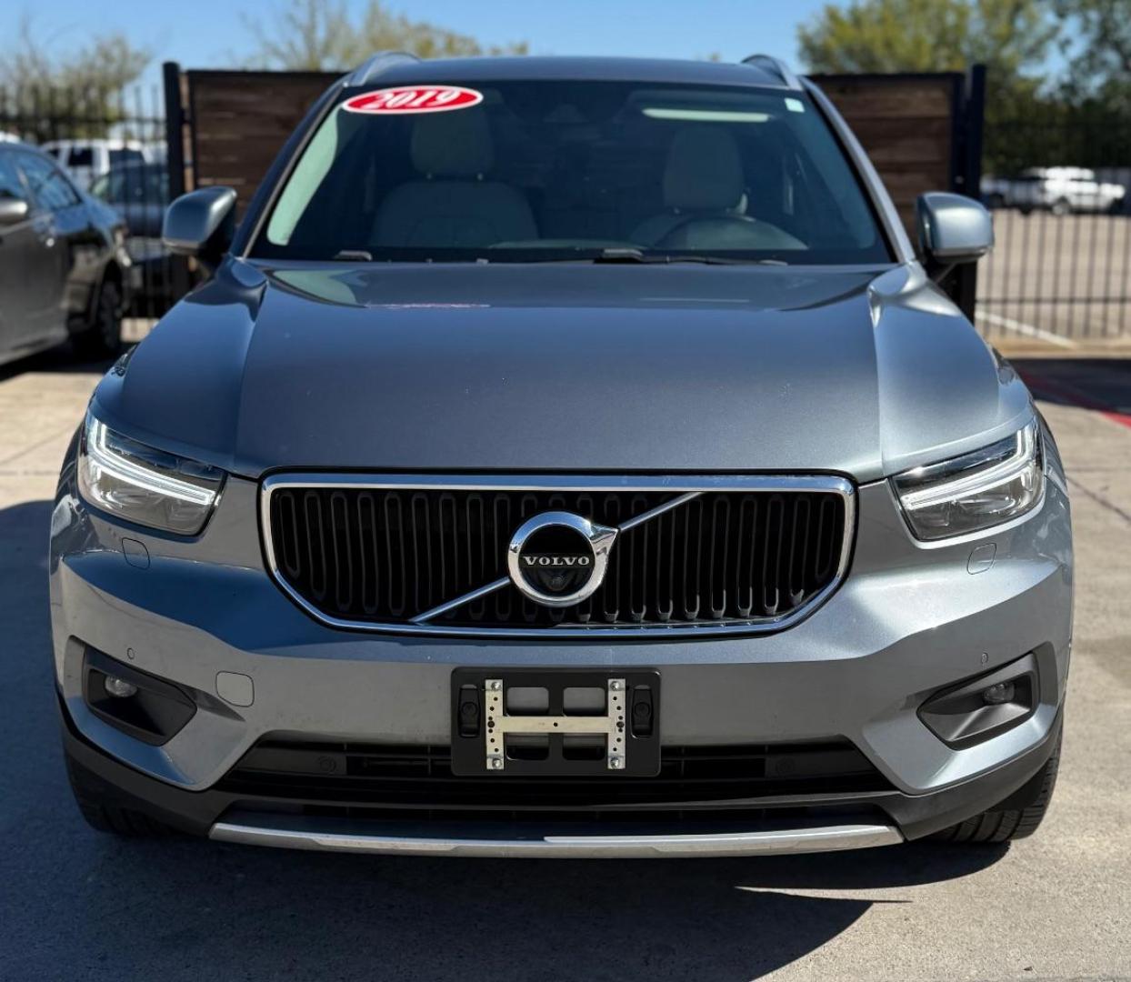 2019 Silver Volvo XC40 T5 Momentum (YV4162UK3K2) with an Drive-E 2L I-4 gasoline direct injection engine, located at 2401 E Main St., Grand Prairie, TX, 75050, (972) 262-4440, 32.748981, -96.969643 - Photo#0